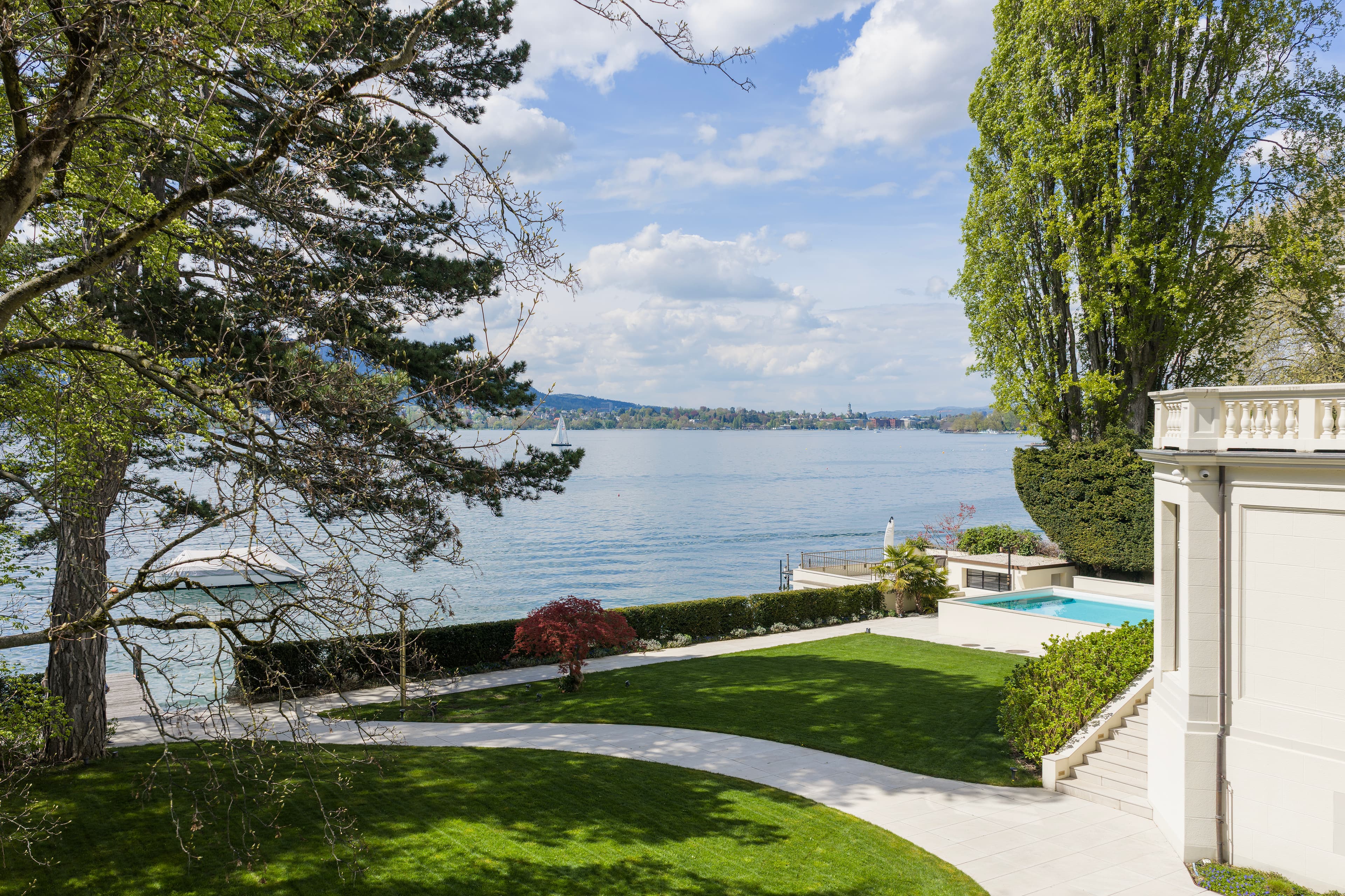 Luxusvilla am See mit Garten, Aussenpool und privatem Bootshaus - 4