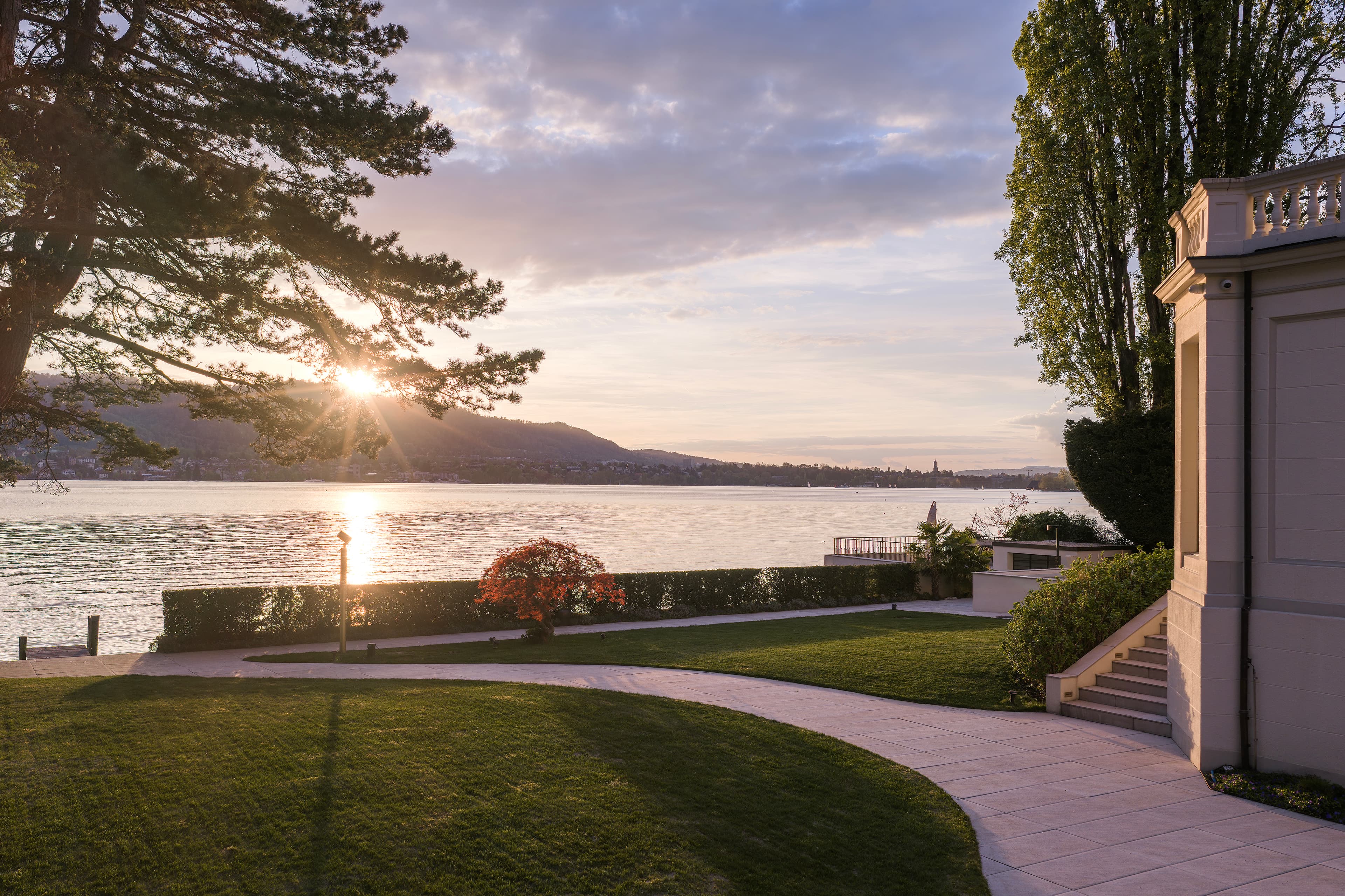 Luxusvilla am See mit Garten, Aussenpool und privatem Bootshaus - 2