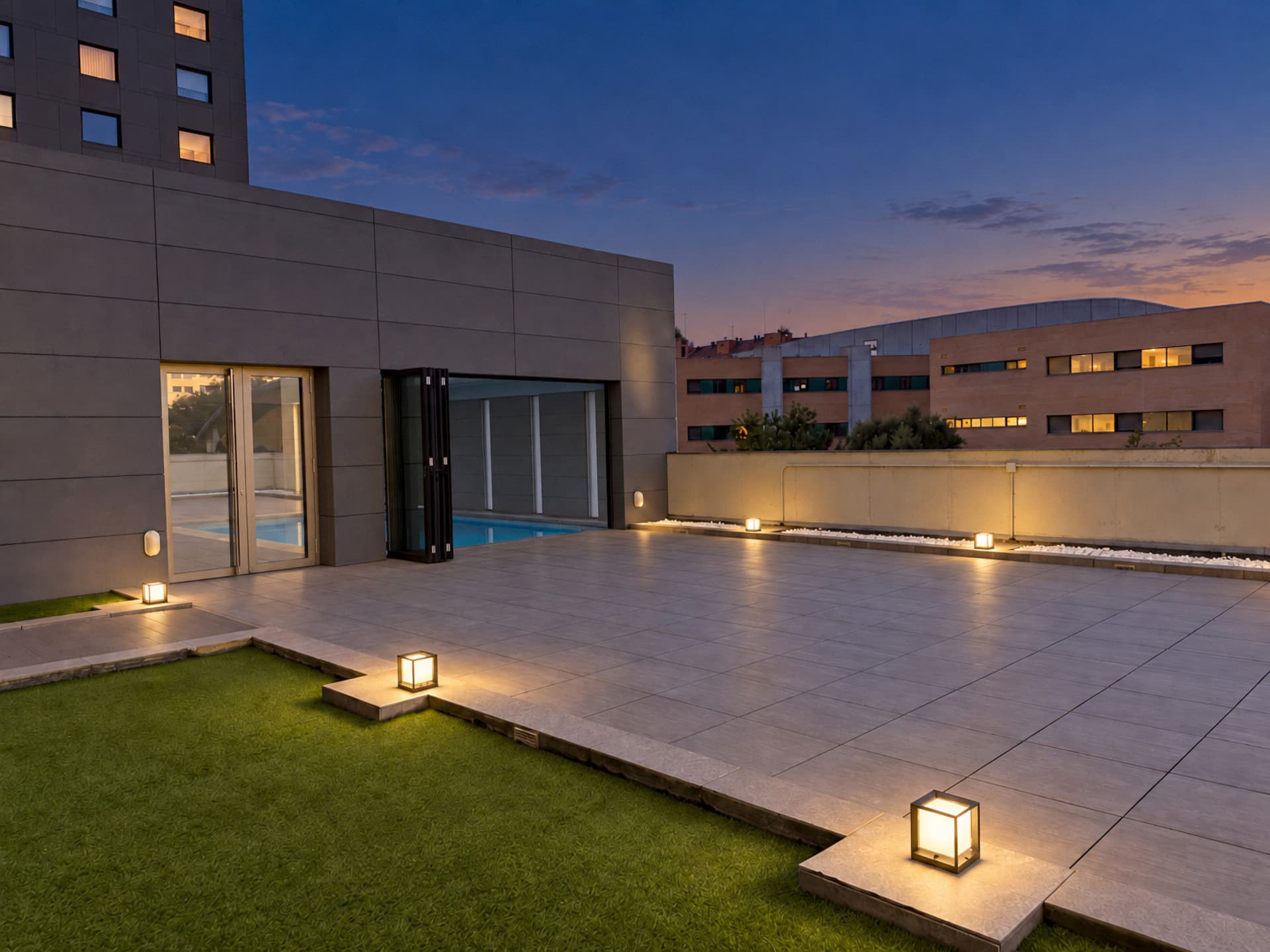 This house renovated in Avenida de France, Valencia, is located next to the City of Arts and Sciences and the Jardines del Turia, in a residential area close to the city center and well connected… - 11