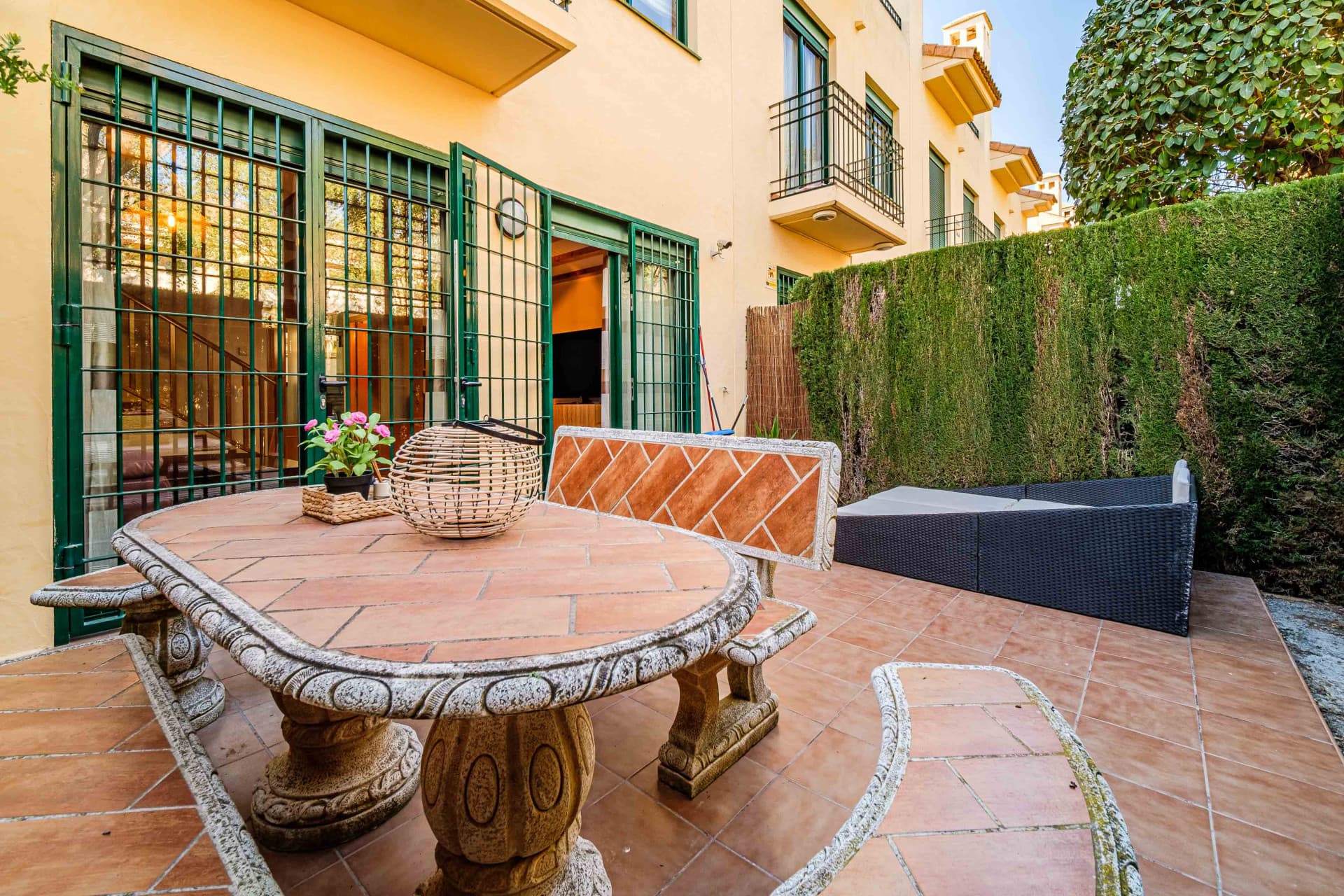 Townhouse situated only 600m to the Arenal beach in Jávea (Alicante). - 2