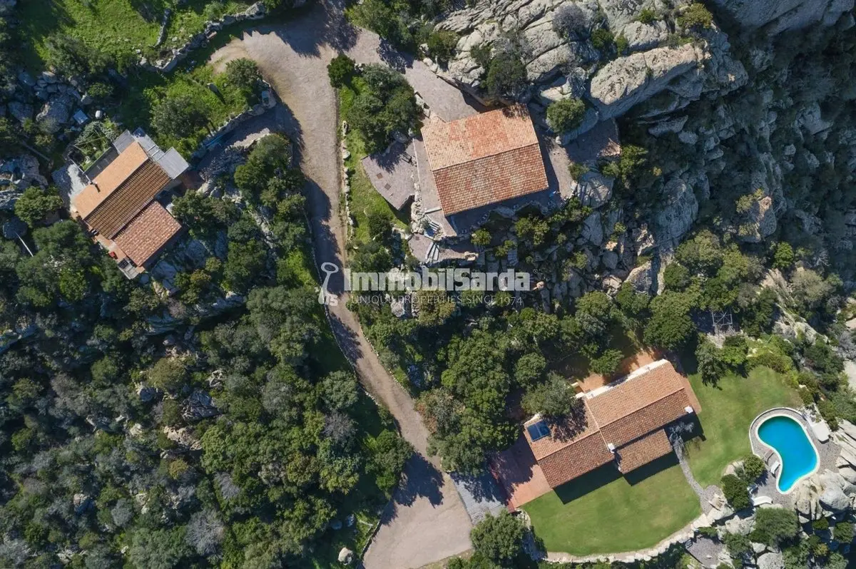 Stazzu Shergan is an elegant property set in San Pantaleo, nestled in the peaceful tranquility of the Gallura countryside. - 2