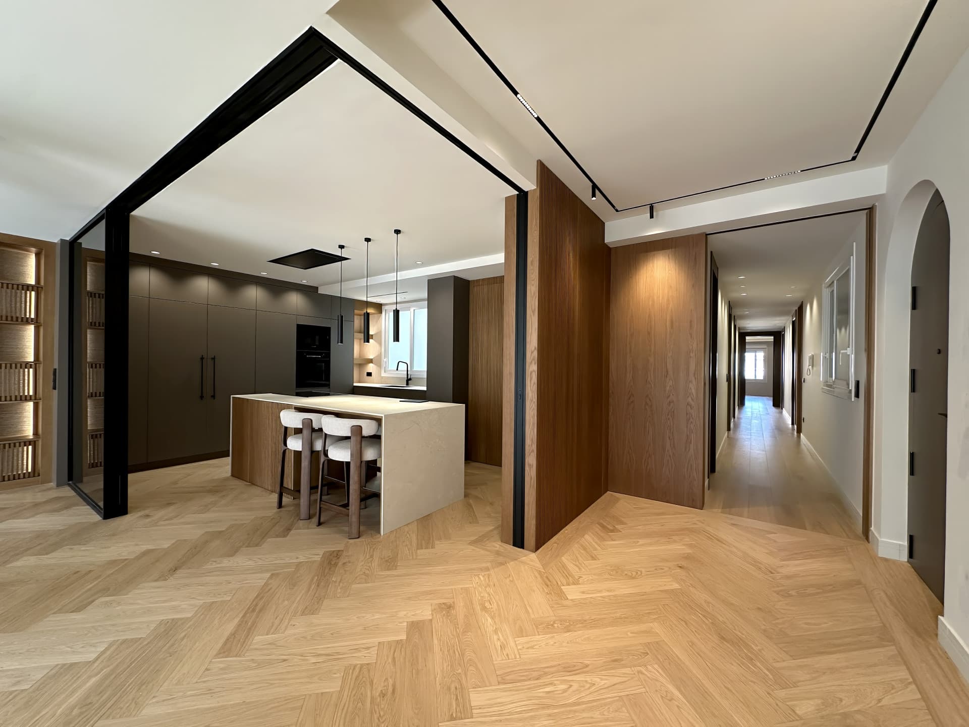 Exclusive fully renovated apartment next to the Colón Market. - 4