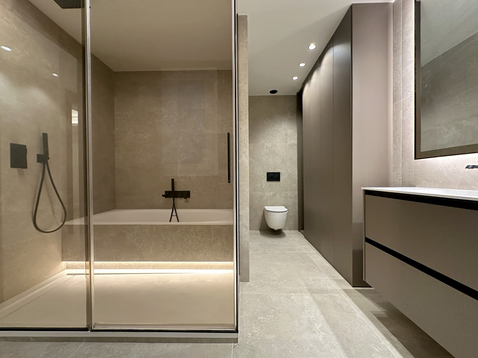 Exclusivo apartamento totalmente reformado junto al Mercado de Colón. - 5