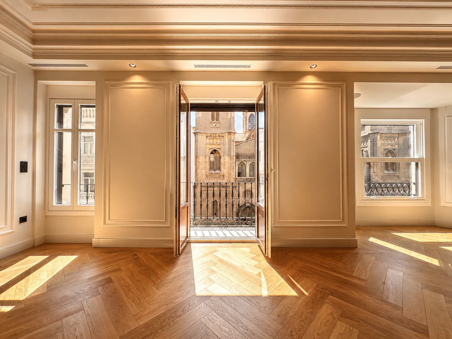 Exclusive fully renovated apartment next to the Colón Market. - 3