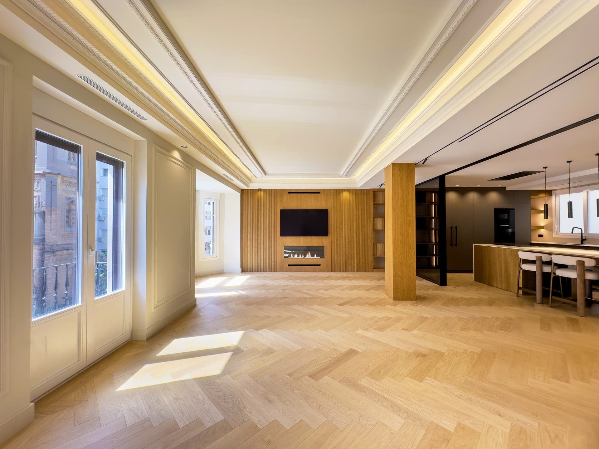 Exclusive fully renovated apartment next to the Colón Market. - 1