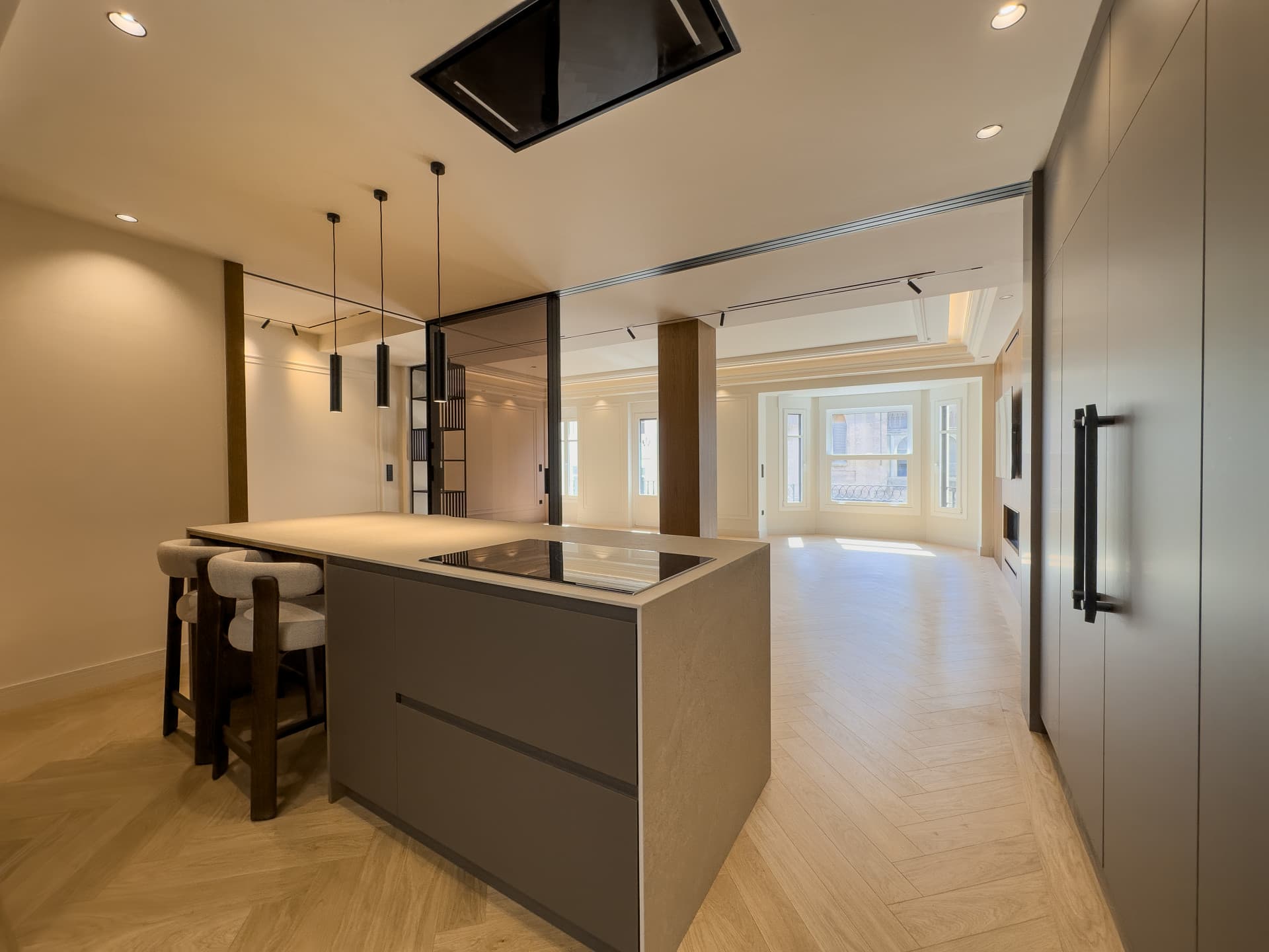 Exclusive fully renovated apartment next to the Colón Market. - 2