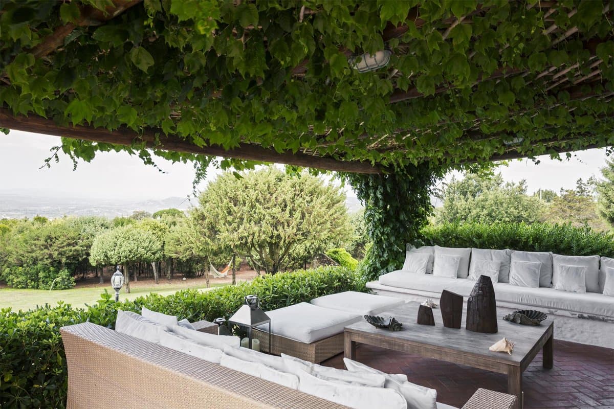 Villa Lu Muntiggiu is a large, fully renovated stazzo set on the Mirialveda hill, centrally located between Capriccioli and San Pantaleo. - 4