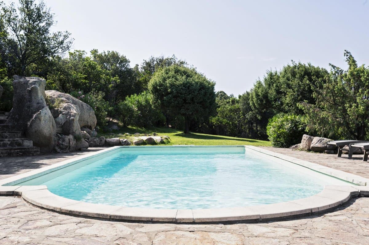 Villa Lu Muntiggiu is a large, fully renovated stazzo set on the Mirialveda hill, centrally located between Capriccioli and San Pantaleo. - 2