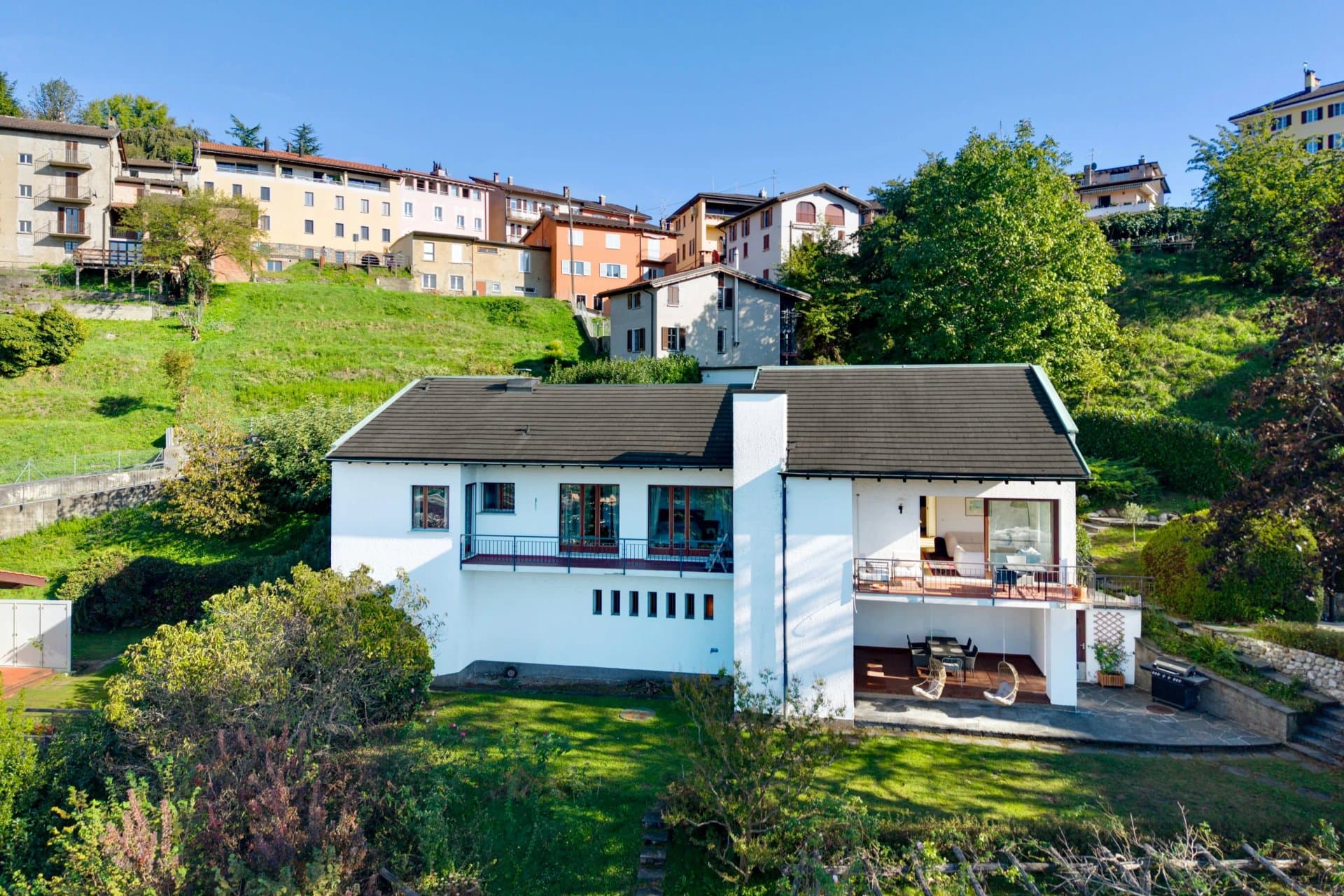 Nestled in Montagnola, in the prestigious Collina d’Oro area, this elegant…