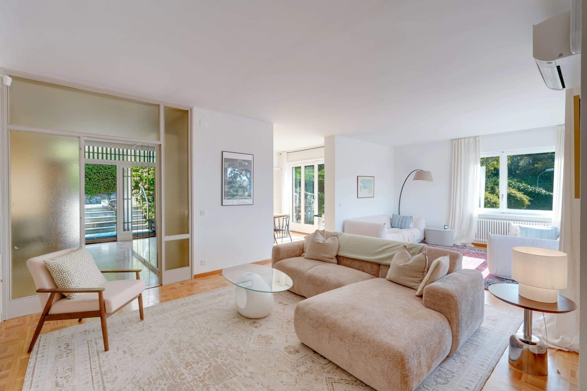 Nestled in Montagnola, in the prestigious Collina d’Oro area, this elegant two-storey villa offers an atmosphere of complete privacy and tranquillity. - 3