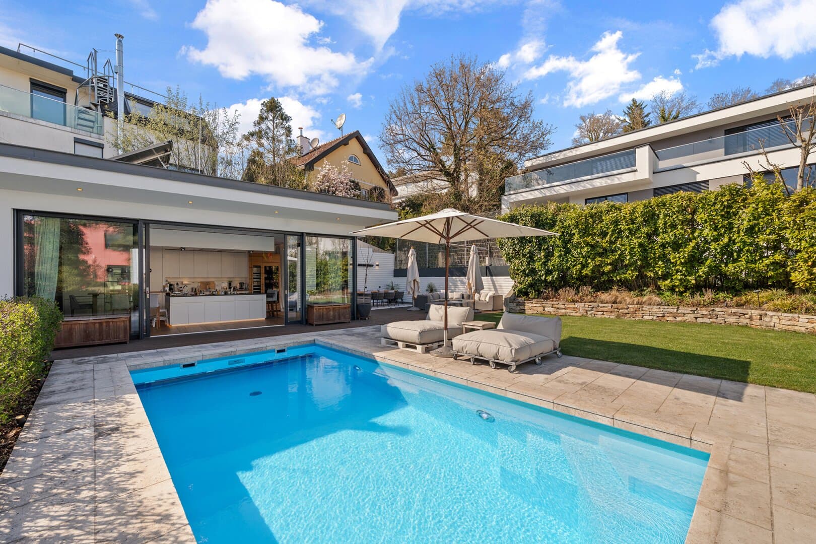 Esclusivo appartamento con giardino e piscina - 2