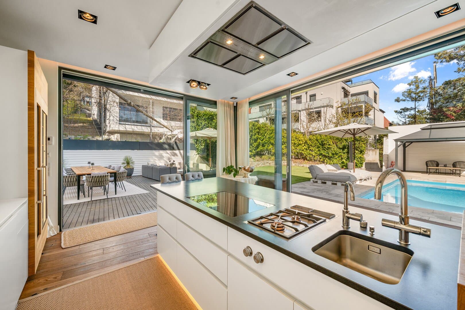 Exklusive Gartenwohnung mit Pool