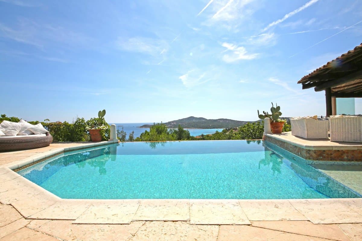 Perched on the verdant hillside of Pantogia, directly overlooking Pevero Bay, this panoramic villa commands extraordinary sea views. - 4