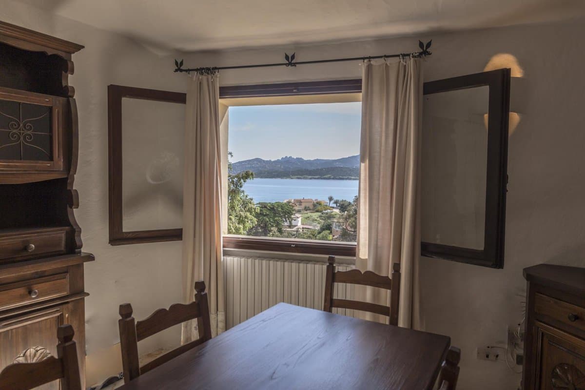 Villa Mannena is a detached villa for rent in La Conia, set between Cannigione to the south and Insuledda to the north. - 3
