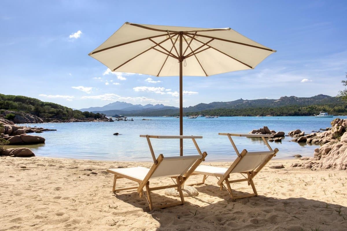 Villa Cala di Volpe is a waterfront estate set on a private peninsula of approximately 6,000 square metres on Baia Cala di Volpe, just a short distance from the Hotel Cala di Volpe and Porto Cervo. - 3
