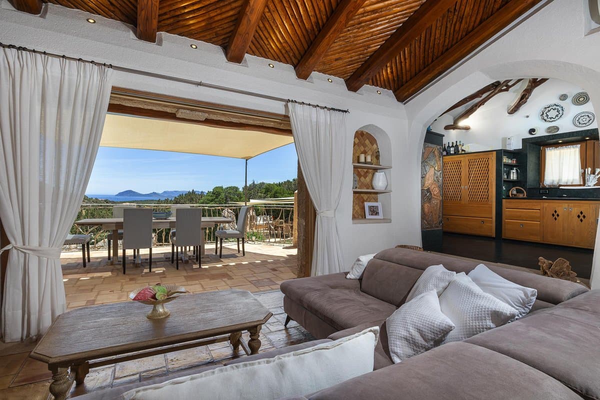 Situated in Nialiccia, just minutes from the heart of the Costa Smeralda, Villa Nialiccia is the result of a collaboration between architect Couelle, master craftsmen, and the dedication of its owners. - 3