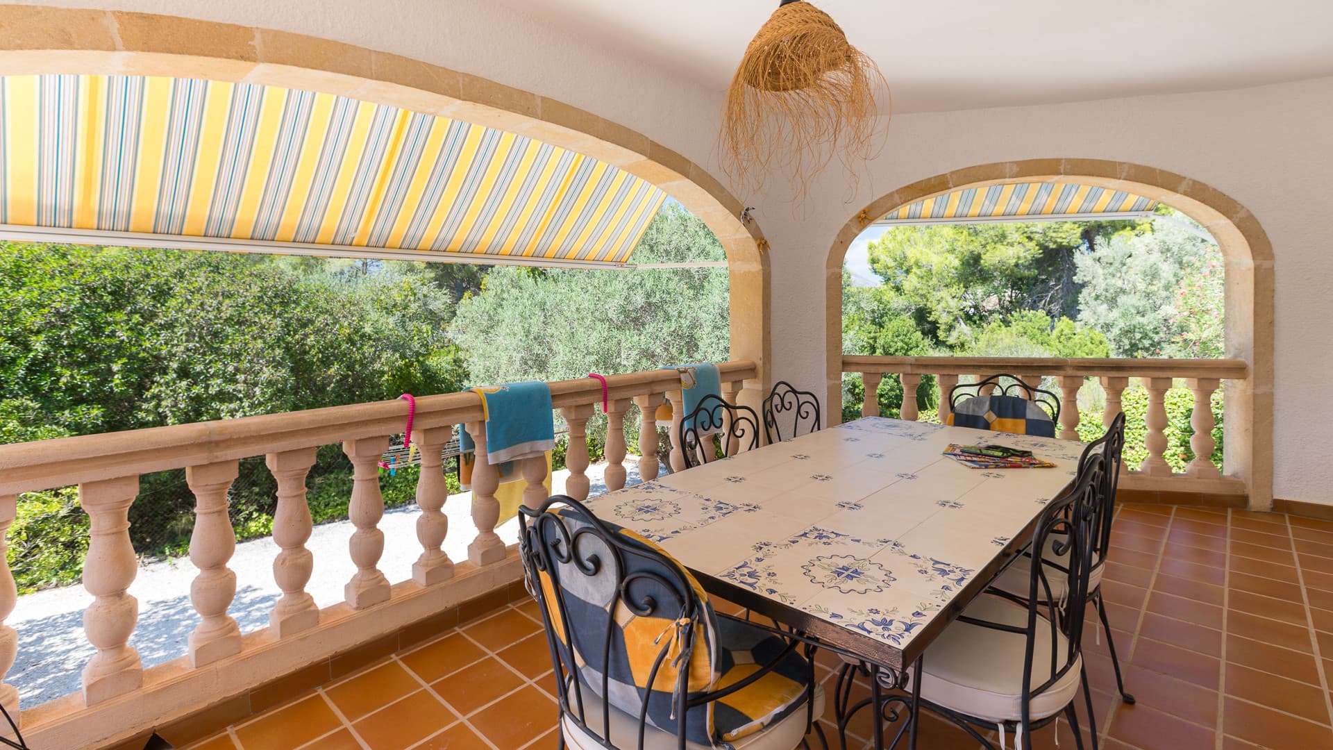 Located in Pinosol, Jávea, this villa offers a highly functional layout, complete with a private garden and swimming pool. - 3