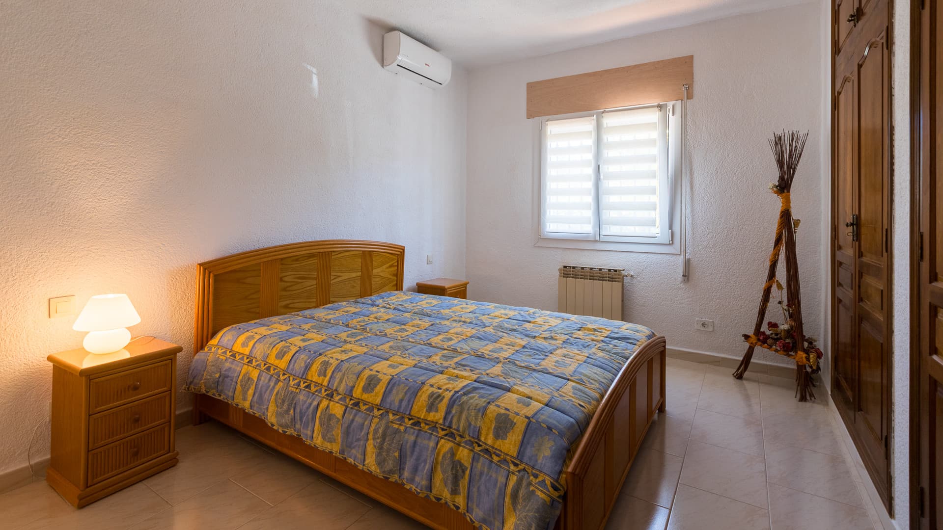 Located in Pinosol, Jávea, this villa offers a highly functional layout, complete with a private garden and swimming pool. - 13