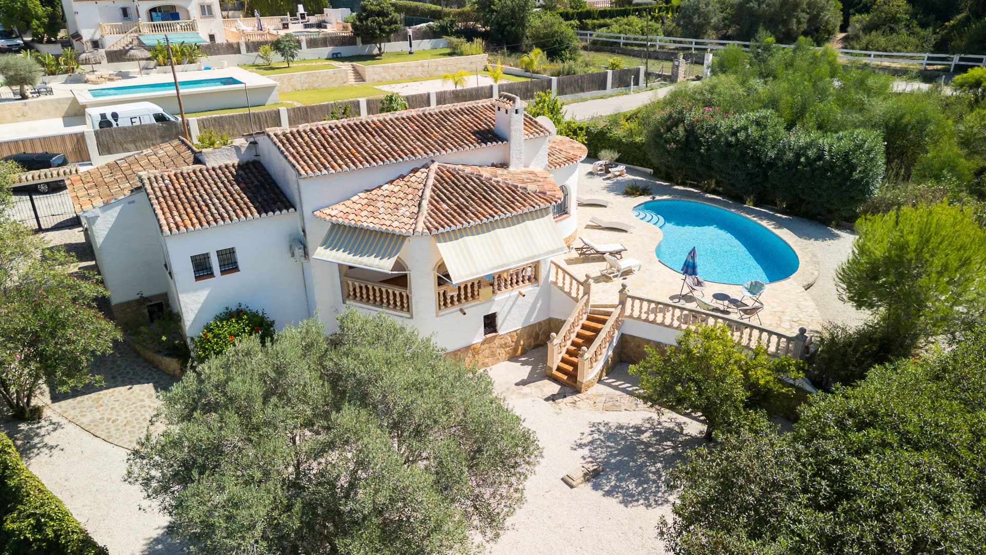 Located in Pinosol, Jávea, this villa offers a highly functional layout, complete with a private garden and swimming pool. - 16
